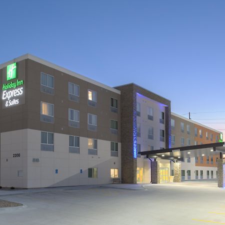 Holiday Inn Express & Suites Lincoln I - 80 By Ihg Buitenkant foto