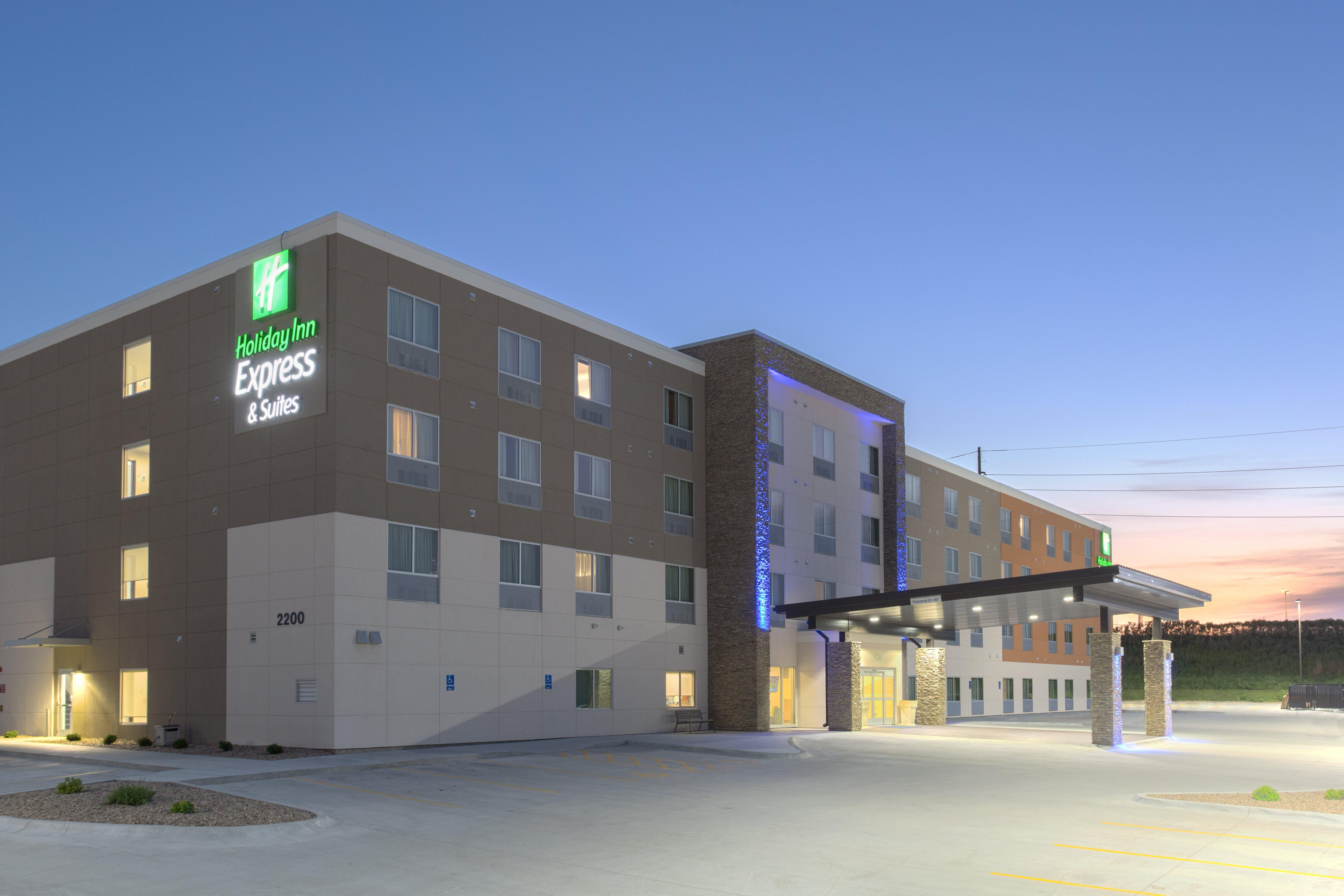 Holiday Inn Express & Suites Lincoln I - 80 By Ihg Buitenkant foto