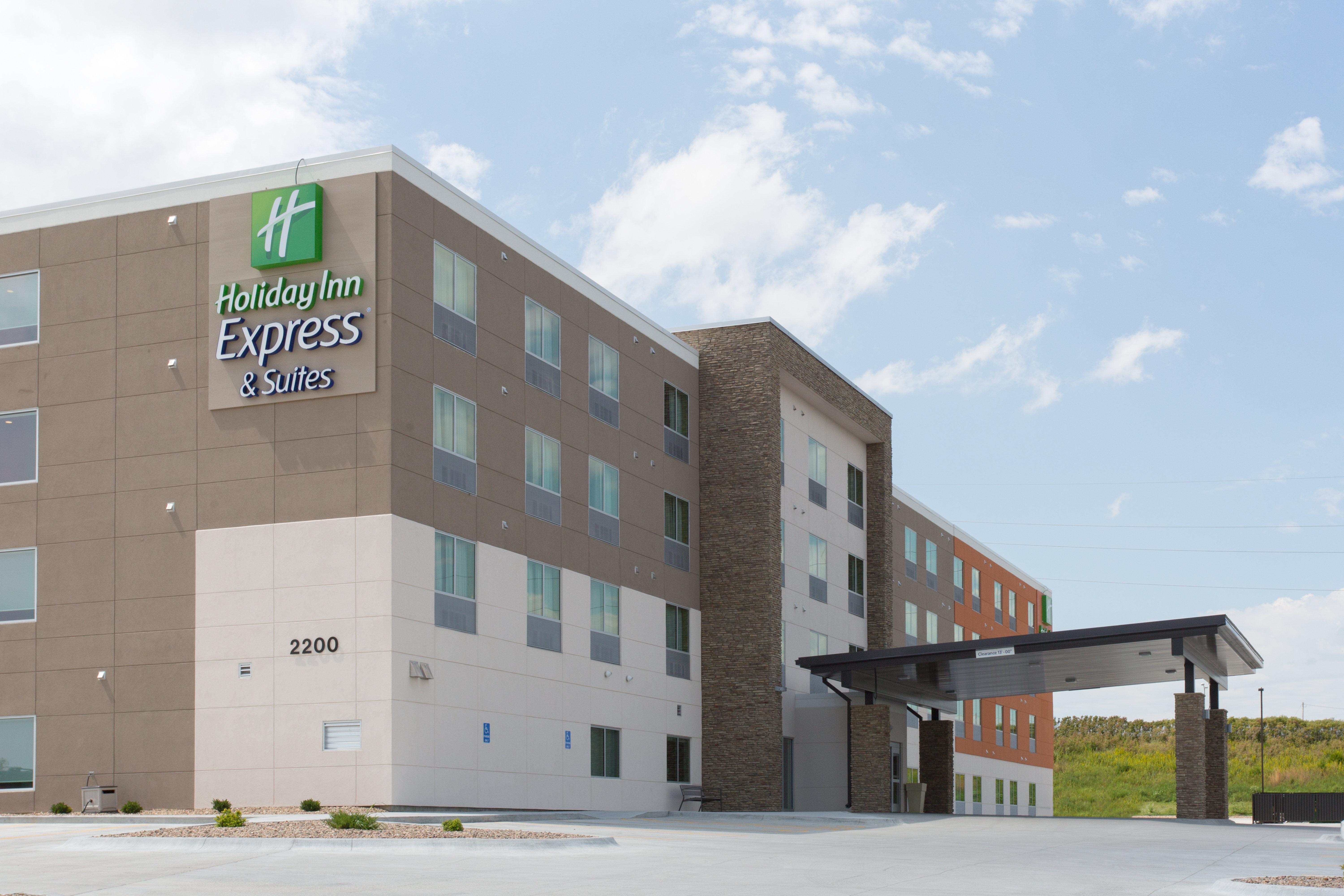 Holiday Inn Express & Suites Lincoln I - 80 By Ihg Buitenkant foto