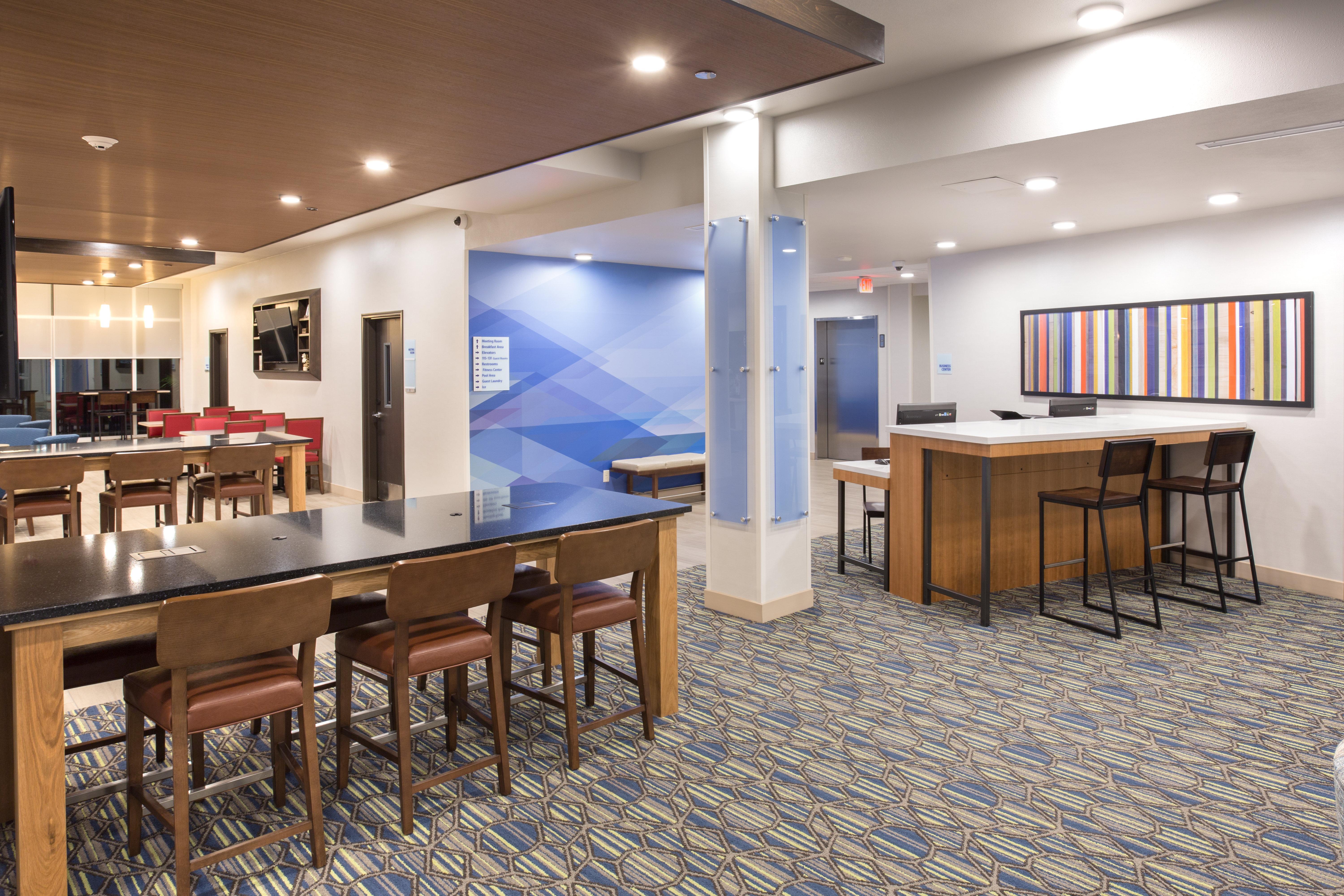 Holiday Inn Express & Suites Lincoln I - 80 By Ihg Buitenkant foto